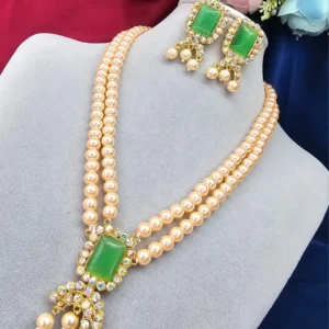 সবুজ পাথর সহ পার্ল নেকলেস সেট